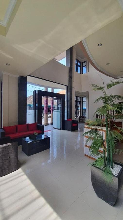 Grand Puri Hotel Batununggul Ngoại thất bức ảnh